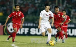 Cầu thủ V-League dài cổ chờ thưởng Tết